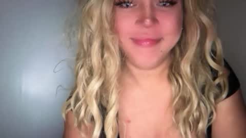 Snapshot of emmawatsoons chatting on 02-07-26, 01:53 YourDreamGirl Emma online show from 02-07-26, 01:53