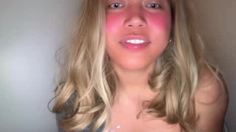 Snapshot of emmawatsoons chatting on 02-27-26, 07:52 YourDreamGirl Emma online show from 02-27-26, 07:52