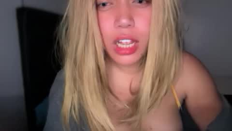 Snapshot of emmawatsoons chatting on 03-07-26, 07:22 YourDreamGirl Emma online show from 03-07-26, 07:22