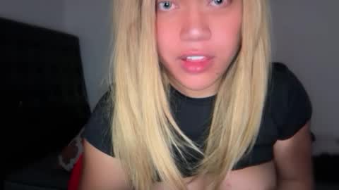 Snapshot of emmawatsoons chatting on 03-08-26, 03:54 YourDreamGirl Emma online show from 03-08-26, 03:54