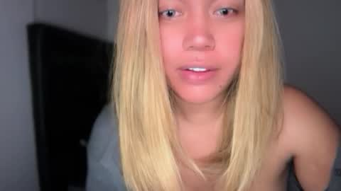 Snapshot of emmawatsoons chatting on 03-08-26, 09:40 YourDreamGirl Emma online show from 03-08-26, 09:40