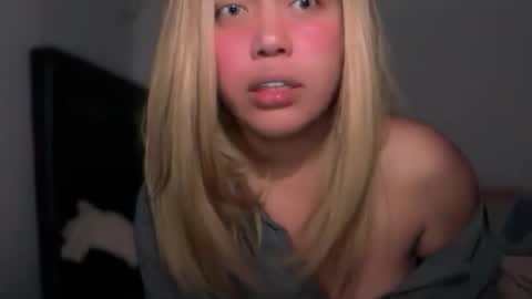 Snapshot of emmawatsoons chatting on 03-09-26, 02:43 YourDreamGirl Emma online show from 03-09-26, 02:43