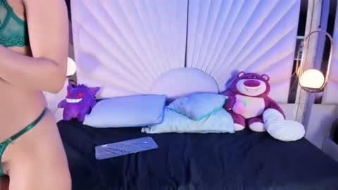 emmawilliams_2 online show from 06-15-26, 09:17