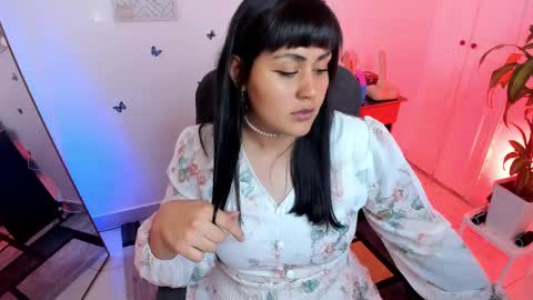 Snapshot of emmax_x chatting on 01-25-25, 02:25 EMMA online show from 01-25-25, 02:25