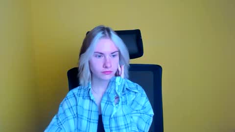 Snapshot of emmi_rossum chatting on 09-10-25, 05:29 Emmi online show from 09-10-25, 05:29