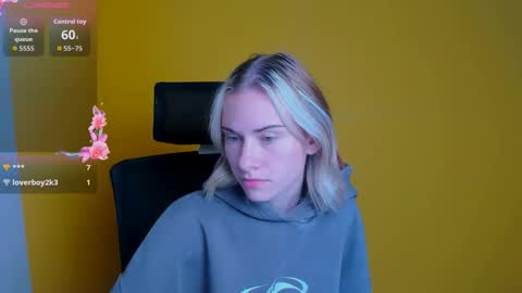 Snapshot of emmi_rossum chatting on 10-07-25, 07:22 Emmi online show from 10-07-25, 07:22