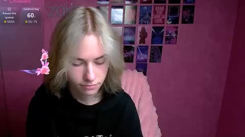 Snapshot of emmi_rossum chatting on 10-19-25, 05:30 Emmi online show from 10-19-25, 05:30