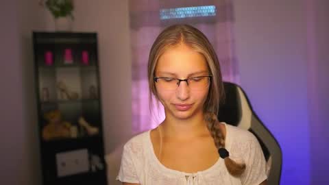 Emmie online show from 09-28-25, 12:54