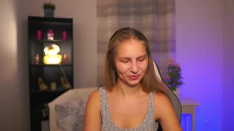 Snapshot of emmie_murray chatting on 12-18-25, 02:34 Emmie online show from 12-18-25, 02:34