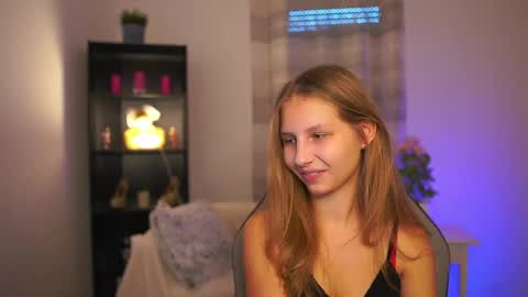 Snapshot of emmie_murray chatting on 01-08-26, 02:08 Emmie online show from 01-08-26, 02:08