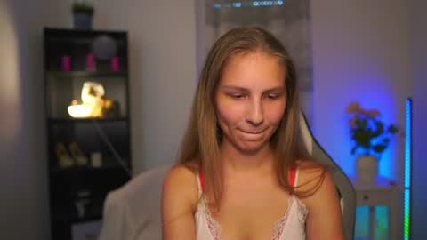 Emmie online show from 06-15-26, 01:02