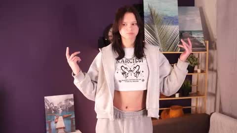 Snapshot of emmiecrellin chatting on 03-03-26, 03:45 Emily online show from 03-03-26, 03:45