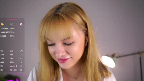 Snapshot of emmiemurray chatting on 05-21-26, 04:25 Aurora online show from 05-21-26, 04:25