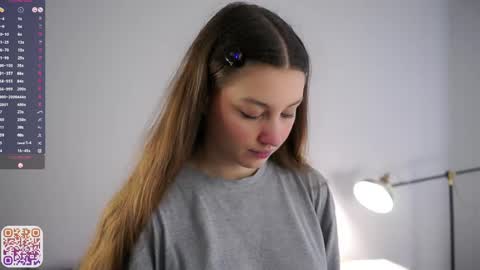 Snapshot of emmiemurray chatting on 06-06-26, 09:25 Aurora online show from 06-06-26, 09:25
