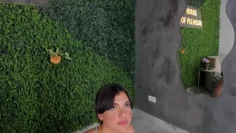 Snapshot of emmiily_z chatting on 02-17-25, 10:58 Emmiily online show from 02-17-25, 10:58