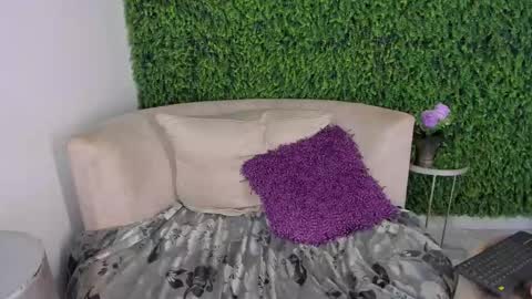 Snapshot of emmiily_z chatting on 02-19-25, 02:12 Emmiily online show from 02-19-25, 02:12