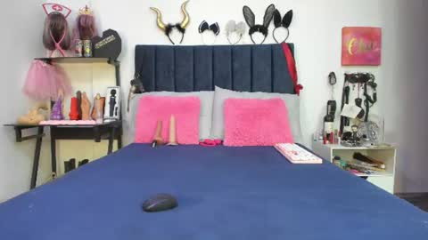 Snapshot of emmily_giraldo chatting on 07-08-26, 12:42 online show from 07-08-26, 12:42