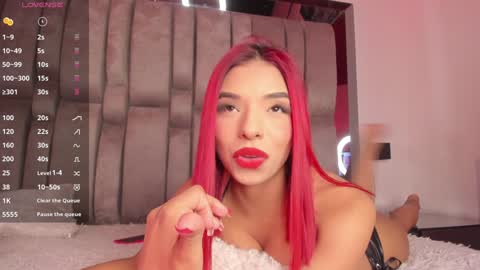 Snapshot of emmily_savage chatting on 12-13-24, 04:54 online show from 12-13-24, 04:54