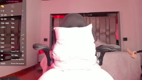 Snapshot of emmily_savage chatting on 12-13-24, 08:30 online show from 12-13-24, 08:30
