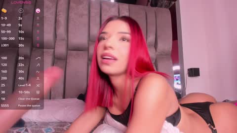 Snapshot of emmily_savage chatting on 12-18-24, 04:20 online show from 12-18-24, 04:20