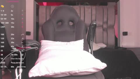 Snapshot of emmily_savage chatting on 12-27-24, 10:23 online show from 12-27-24, 10:23
