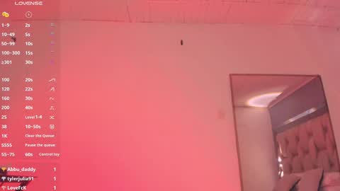Snapshot of emmily_savage chatting on 02-14-25, 10:17 online show from 02-14-25, 10:17