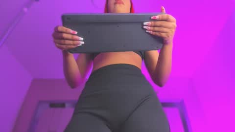 Snapshot of emmily_savage chatting on 09-10-25, 11:43 online show from 09-10-25, 11:43