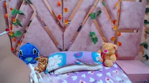 Snapshot of emmily_walker chatting on 12-17-24, 02:44 EmmilyWalker online show from 12-17-24, 02:44