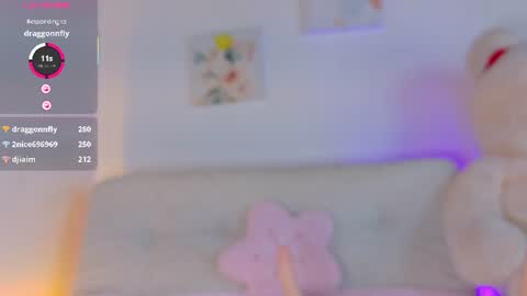 Snapshot of emmy_candy_18 chatting on 06-25-26, 05:12 Emmy online show from 06-25-26, 05:12