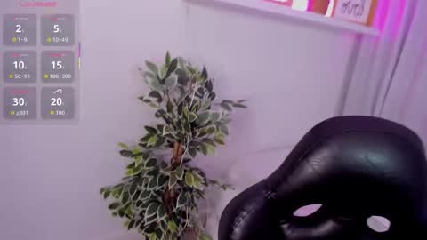 Snapshot of emmy_heart7 chatting on 10-13-25, 03:39 Emmy Heart online show from 10-13-25, 03:39