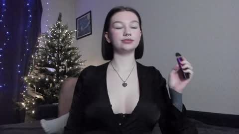 Snapshot of emmy_m00n chatting on 12-30-24, 10:43 Emily Johny online show from 12-30-24, 10:43