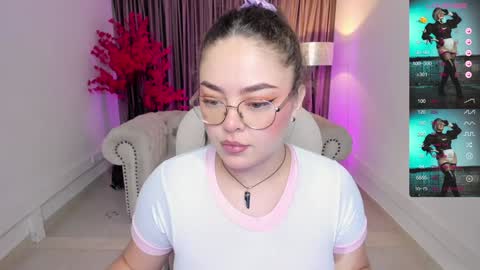 Snapshot of emmy_walker1 chatting on 02-05-25, 10:51 Emmy Walker online show from 02-05-25, 10:51