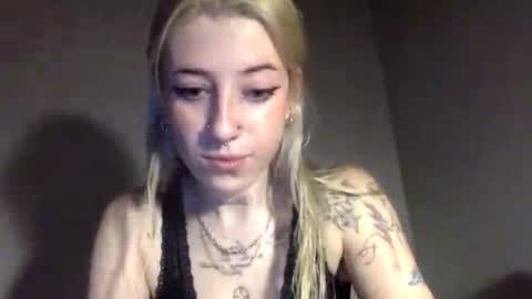 Snapshot of emmydesire chatting on 03-01-26, 04:42 Emmy online show from 03-01-26, 04:42