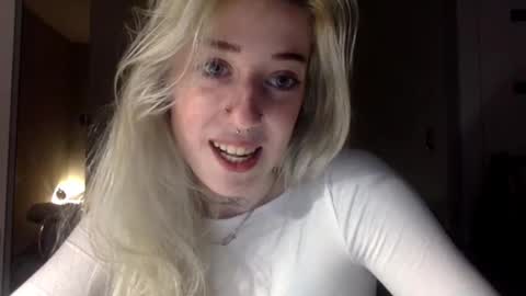 Snapshot of emmydesire chatting on 03-09-26, 07:51 Emmy online show from 03-09-26, 07:51