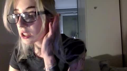 Snapshot of emmydesire chatting on 03-10-26, 07:41 Emmy online show from 03-10-26, 07:41