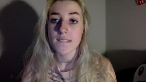 Snapshot of emmydesire chatting on 03-11-26, 08:48 Emmy online show from 03-11-26, 08:48