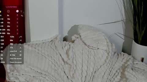 Snapshot of emmyfoxx_ chatting on 10-10-25, 06:18 Emmy online show from 10-10-25, 06:18