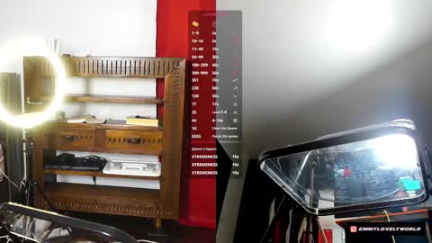 Snapshot of emmyfoxx_ chatting on 10-23-25, 06:06 Emmy online show from 10-23-25, 06:06