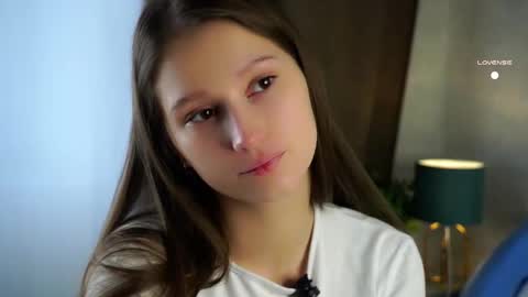 Snapshot of emmyleri chatting on 10-06-25, 01:14 Emmy online show from 10-06-25, 01:14