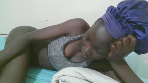 Snapshot of empress_ivy1 chatting on 04-19-26, 02:00 empress_ivy1 online show from 04-19-26, 02:00
