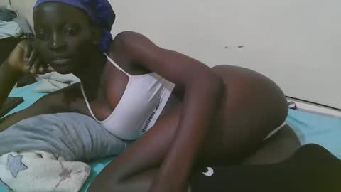 Snapshot of empress_ivy1 chatting on 05-12-26, 06:27 empress_ivy1 online show from 05-12-26, 06:27