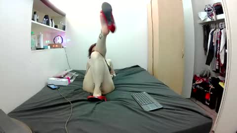 Snapshot of empress_lillth chatting on 05-19-26, 01:17 Empress Lillth online show from 05-19-26, 01:17