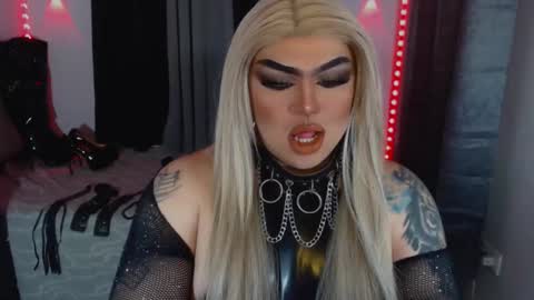 Snapshot of empressmichellexx chatting on 03-05-26, 02:51 Mistress Michelle online show from 03-05-26, 02:51