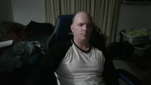 Snapshot of emsguy1 chatting on 10-07-25, 04:20 Matt online show from 10-07-25, 04:20