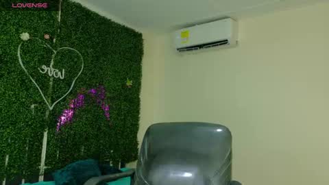 Emy online show from 06-26-26, 01:15