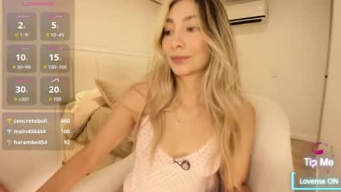 Snapshot of emyconneer chatting on 06-19-26, 03:49 emyconneer online show from 06-19-26, 03:49