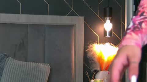 Snapshot of emylaveau chatting on 07-22-26, 05:54 Emy online show from 07-22-26, 05:54