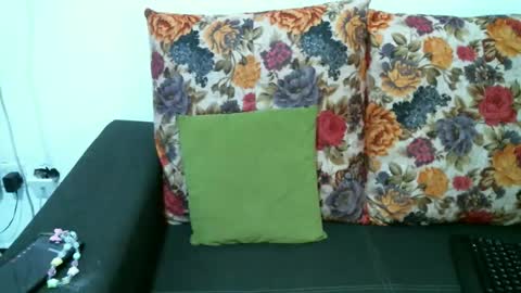 Vee online show from 04-22-26, 02:36