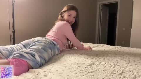 Mia online show from 02-20-25, 09:42