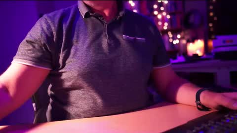 uk online show from 09-24-25, 10:35